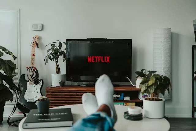 How Phones Are Taking Over TV in Kenya: News, Streaming & Daily Habits Shift