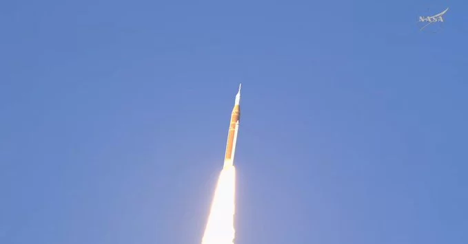 Artemis II Mission Launch: Humans Return to Moon Orbit