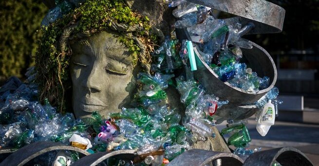 Microplastics in Air Spark Urgent Global Treaty Talks