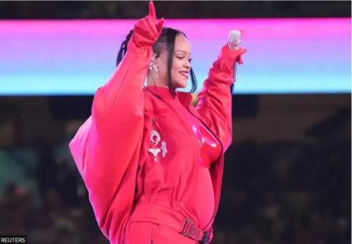 Rihanna Reveals Pregnancy At Super Bowl