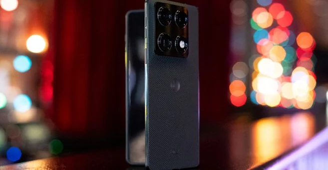 Motorola Razr Fold: First Look at Book-Style Fold