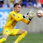 Chelsea Sign Goalkeeper Sanchez From Brighton