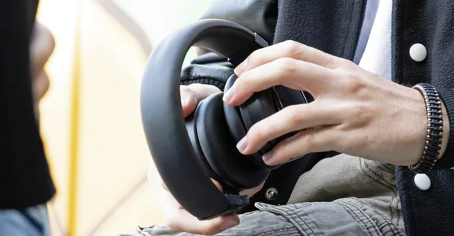 Neo headphones roll up into a Bluetooth speaker. Kickstarter preorder opens Feb 10, 2026.