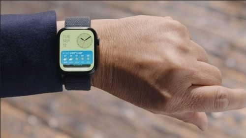 With Double Tap, You Can Interact With Your Apple Watch When Your Other Hand Is Busy