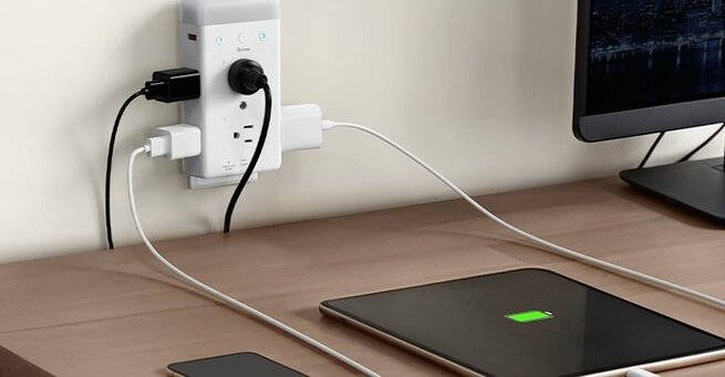 Govee Smart Plug Adds Voice Control & Light
