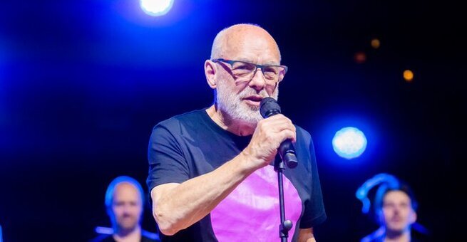 Brian Eno Slams Microsoft Over Israel Ties, Donates Windows 95 Royalties