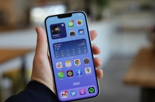 China Reportedly Bars Some Government Officials From Using iPhones