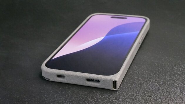 USB-C Case Adds Modern Port to Old iPhones