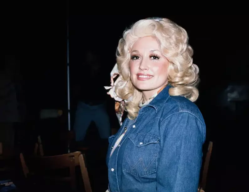Dolly Parton's Gratitude Practice: An Emotional Intelligence Lesson