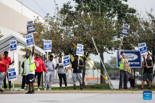 UAW Adds GM, Ford SUV Plants To Strike