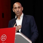 Spain's Soccer Federation Stands By Its Chief Amid Uproar Over Kiss