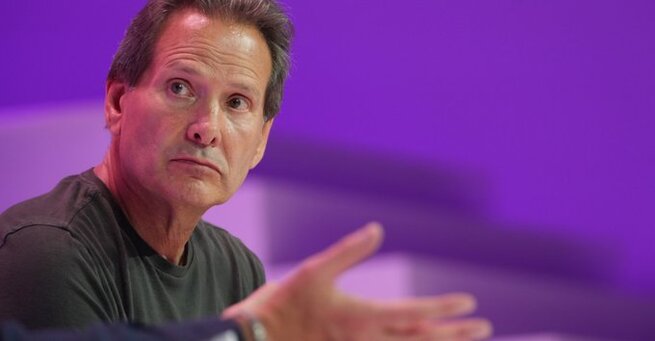Verizon Names Dan Schulman As New CEO