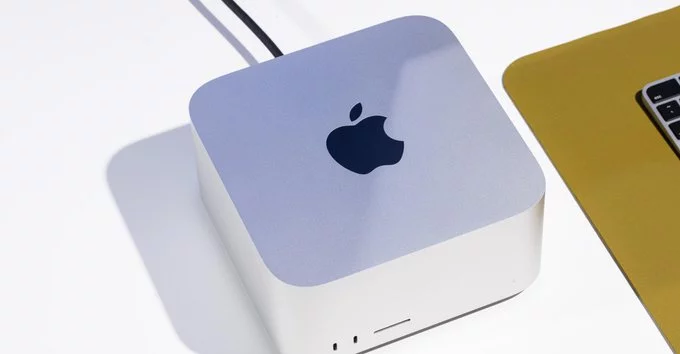 Meta and Apple CEOs Back Muse Spark Open