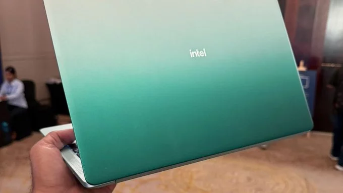 Windows 11 Laptop That Looks Like MacBook Neo Rival Shocks Apple