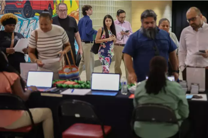 Where Jobs Are Actually Growing and Shrinking in Today’s Economy