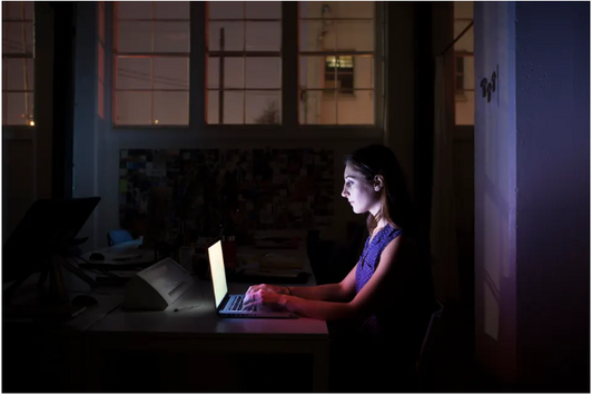 Night-Shift Side Hustles: 4 Fast Ways to Earn More Before Black Friday