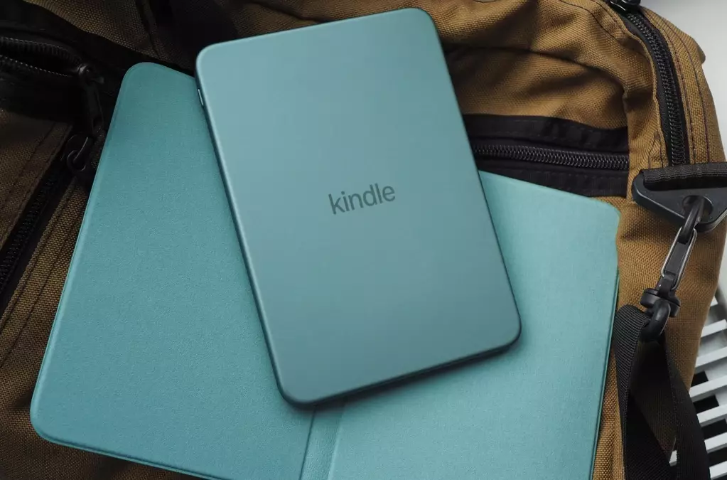 Amazon's New Colorful Kindles: Aluminum Case, Page-Turn Buttons