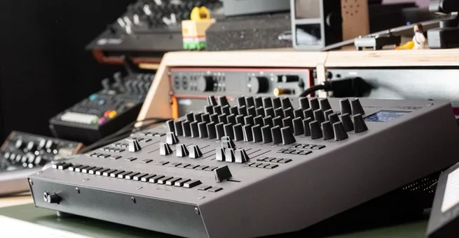 Roland TR-1000 Redefines the Ultimate Drum Machine Era