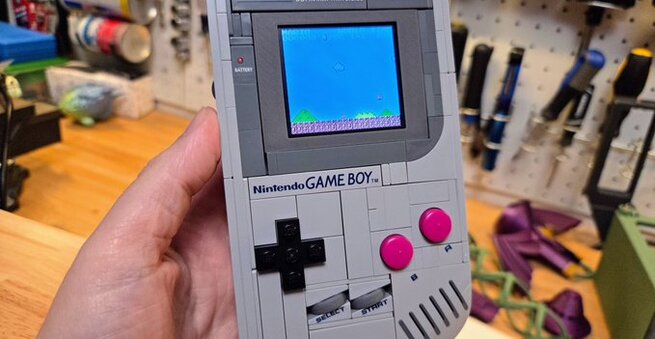 BrickBoy Lego Game Boy Uses Floating Magnets