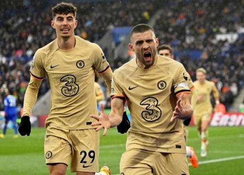 Chelsea Continue Revival, Kane Double Lifts Tottenham