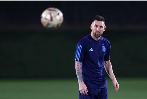 PSG In Talks With Messi Over Renewing Contract