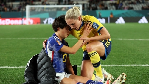 Swede Andersson Shows Sporting Side By Comforting Japan's Hamano