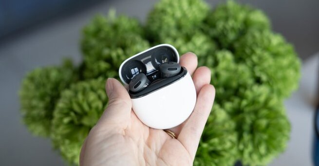 Google Pixel Buds 2A Review: AI, ANC, and Repairable Battery
