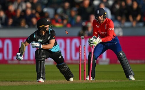 Carse Strikes On Debut As England Win New Zealand T20 Opener