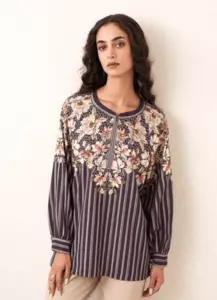 How to Choose Designer Tops for Women That Still Look Great After 50 Wears