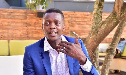 Jose Chameleone Apologises For Kissing His Brother Weasel On Stage