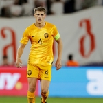 Spurs Sign Dutch Defender Van De Ven From Wolfsburg