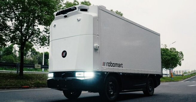 Autonomous Delivery Robot RM5 Transforms Grocery Shopping