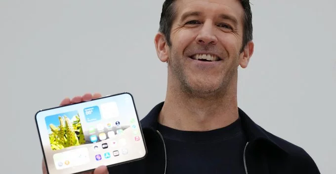 Apple Addresses iPhone Duo Copycats: Aspect Ratio Problem