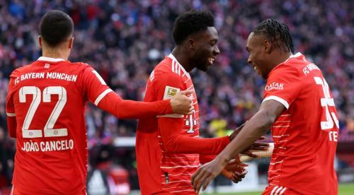 Bayern Cruise Past Augsburg To Open Up Lead In The Bundesliga