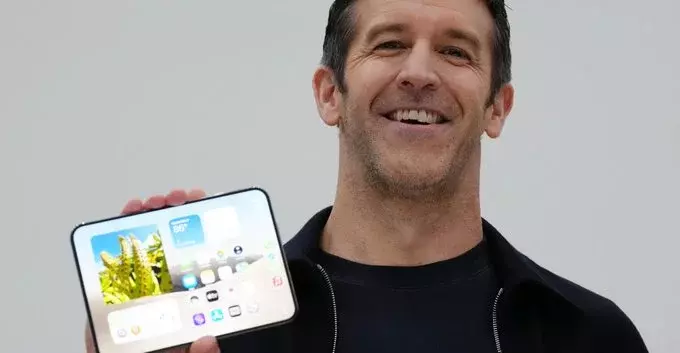 Apple Addresses iPhone Duo Copycats: Aspect Ratio Problem
