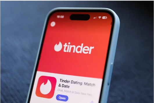 Using Dating Apps for Career Networking: Why It’s Risky but Rising
