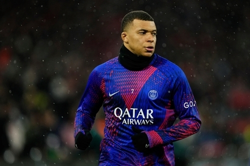 PSG Say Saudi's Al Hilal Can Talk To Mbappe After 300-Million-Euro Bid