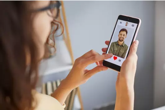 Why 1 In 3 Job Seekers Turn To Dating Apps For An Edge