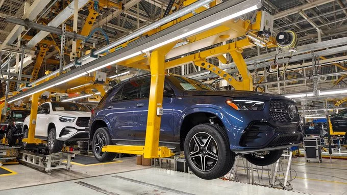 Combustion Cars Get Smart and Upgradable: How ICE Vehicles Are Catching Up to EVs