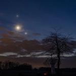 Two Planets Will Appear To 'Kiss' In The Sky Tonight