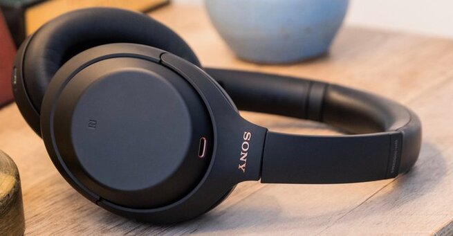Sony XM4 Headphones Over 50% Off Black Friday