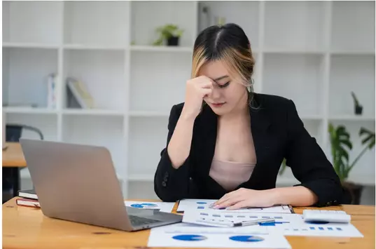 Impostor Syndrome: 4 Steps to Beat It Before 2026