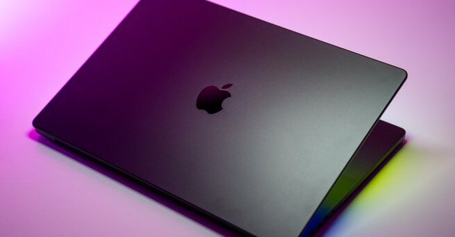 MacBook Pro OLED Touchscreen Rumor For 2026