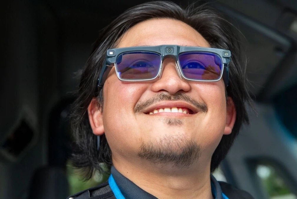 Amazon Delivery Driver Smart Glasses Take Photos Constantly