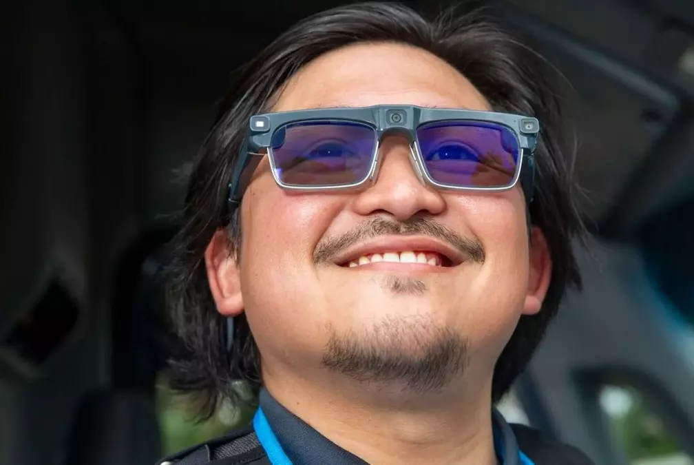 Amazon Delivery Driver Smart Glasses Take Photos Constantly