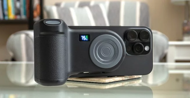 Belkin PowerGrip Review: Almost a Must-Have Camera Accessory