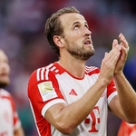 Kane Scores Twice On League Home Debut As Bayern Beat Augsburg