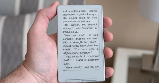 Xteink X4 E-Reader Shows Big Promise in a Tiny, Frustrating Body