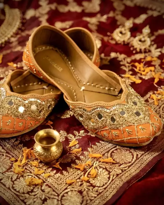 What Are Brides Getting Wrong When They Choose Bridal Juttis for Their Lehenga?