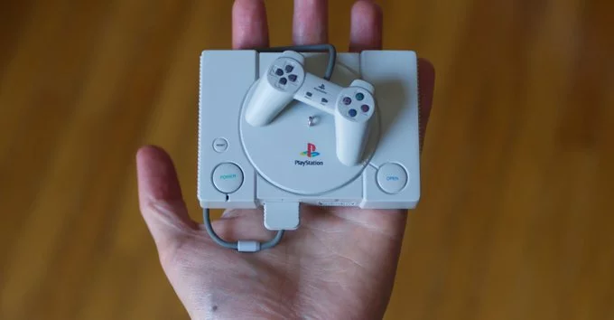 PlayStation Replica Ornament: A Tribute to a Beloved Yet Fragile Console